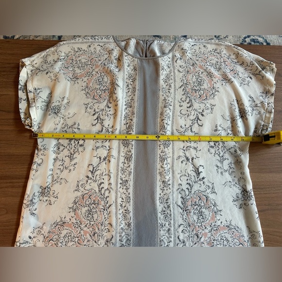 Silk top women’s medium blouse, cream, grey, and light pink, keyhole button back - Picture 5 of 5